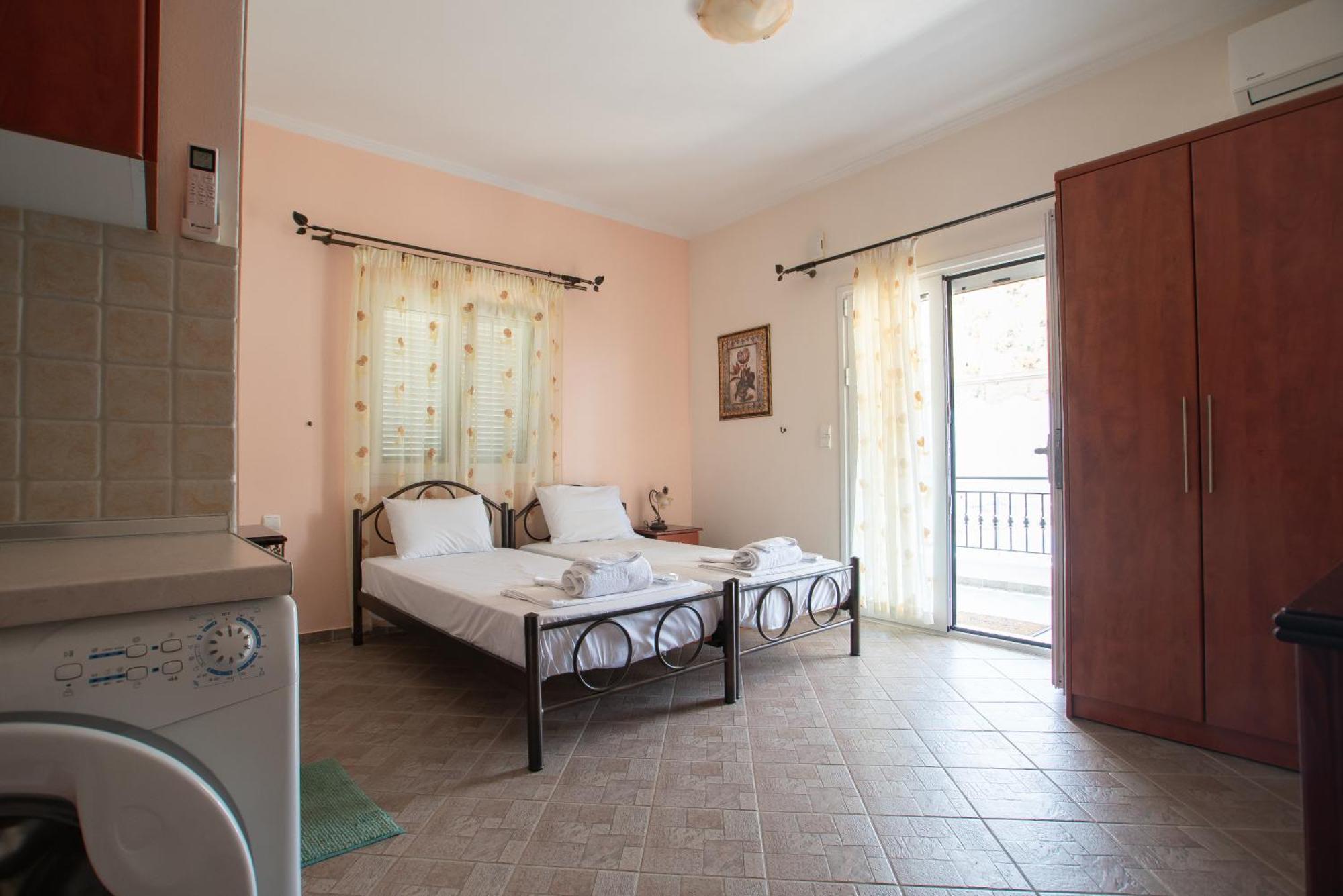 Pigeon House Apartment Plataria